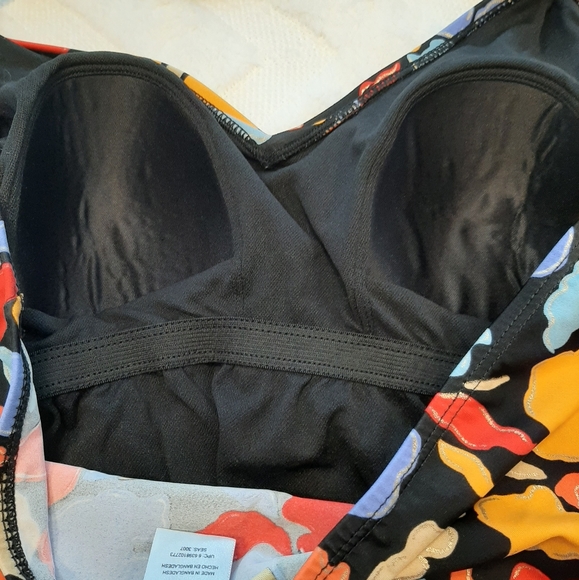 HP 🥳Islander One Piece Swimsuit - Picture 5 of 9